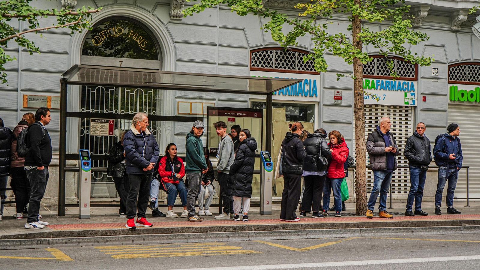 Las colas de pasajeros en las paradas se han repetido todo el día