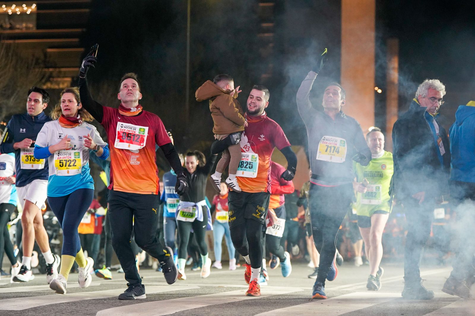 En imágenes: búscate en tu llegada a meta de la Carrera de San Antón 2026 (12)