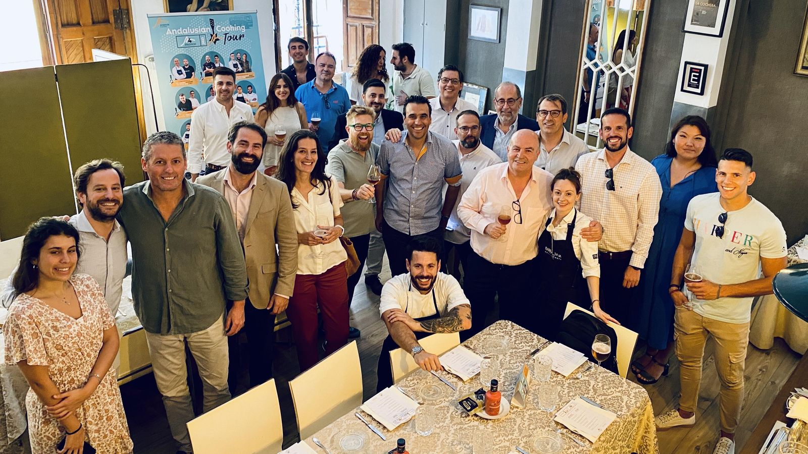 Los asistentes a la primera comida del Andalusian Cooking Tour en La Cochera del Abuelo.