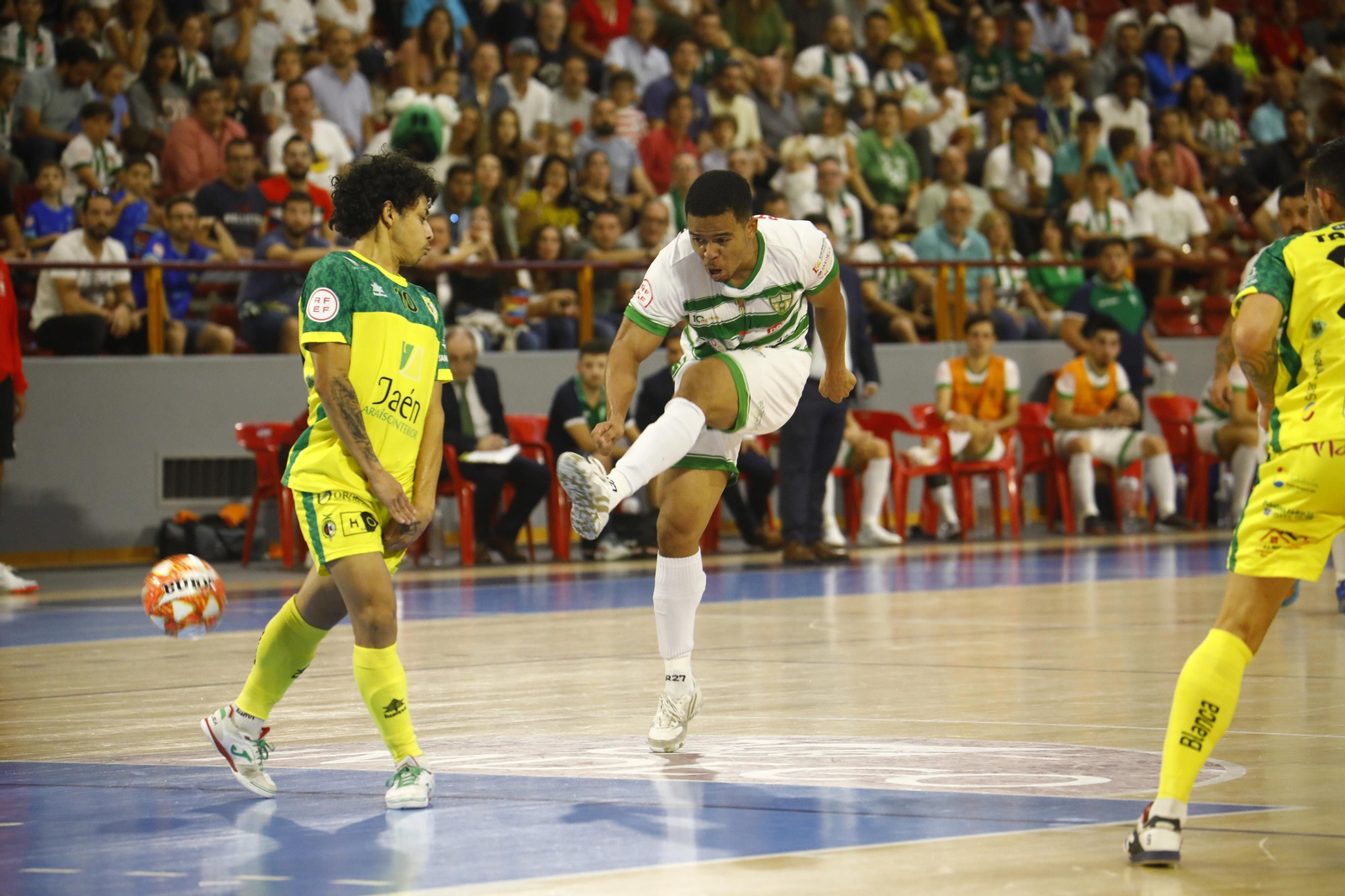 Las imágenes del empate entre el Córdoba Futsal y el Jaén Paraíso Interior