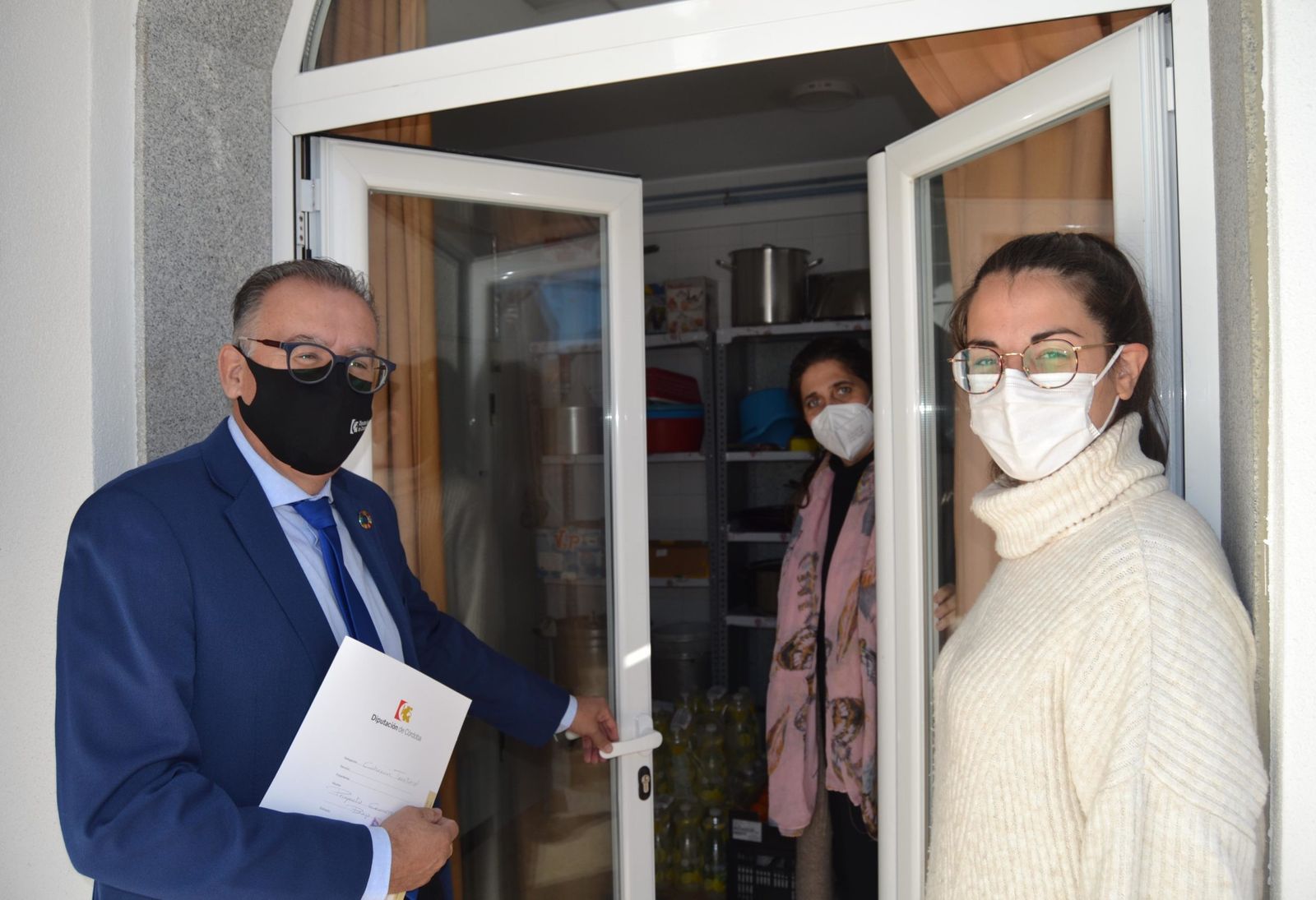 Un momento de la visita del diputado Juan Díaz a la residencia.