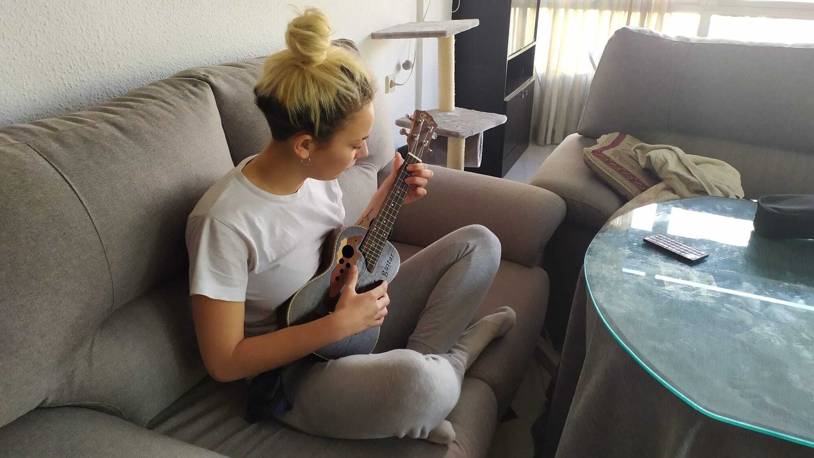 Tocar un instrumento, jugar en el ordenador o ver la tele, son alguno de los pasatiempos.