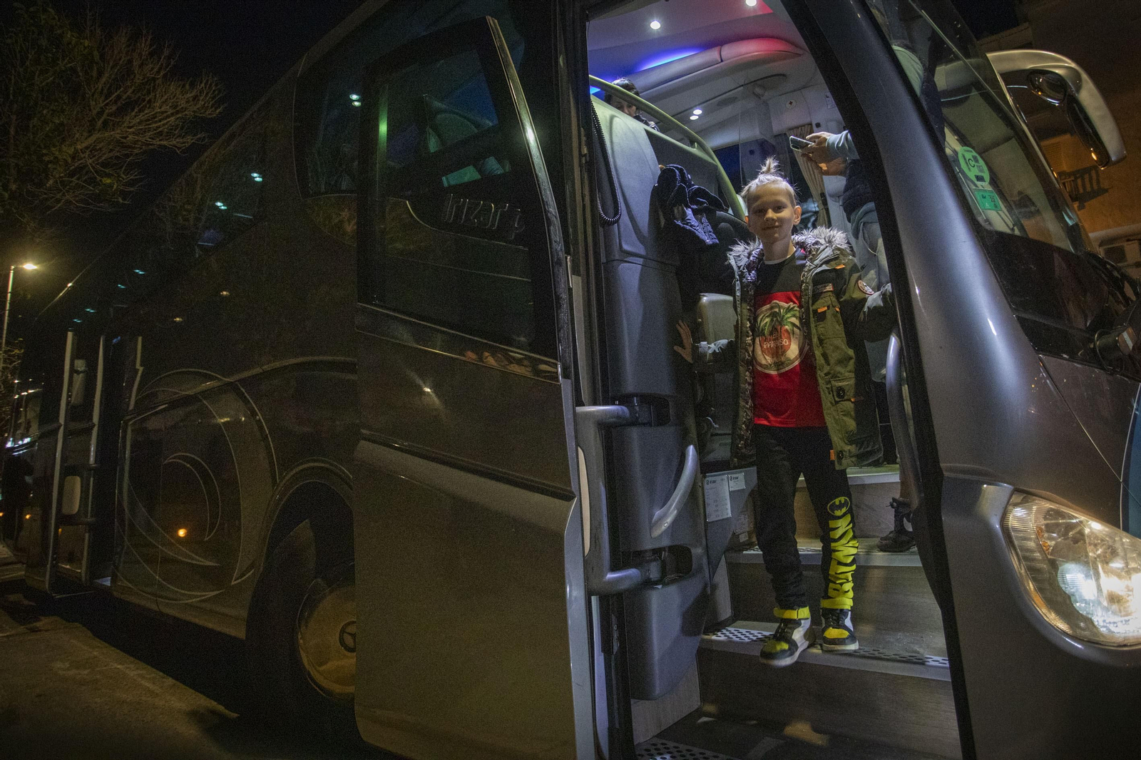 Imágenes del recibimiento en Chiclana a un grupo de refugiados ucranianos