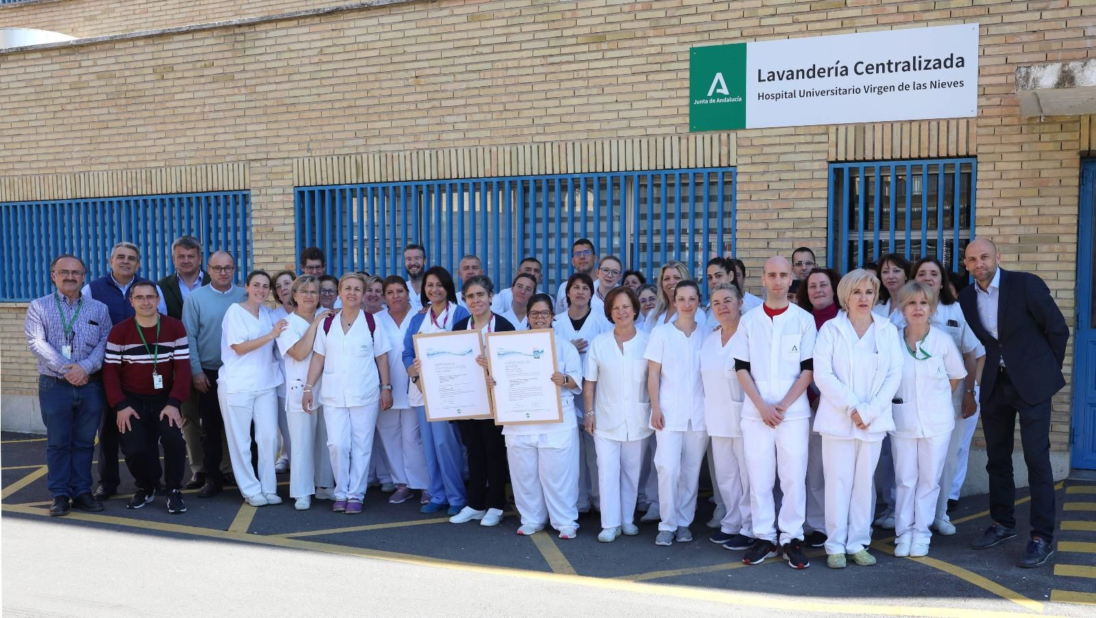 La lavandería del hospital Virgen de las Nieves renueva su premio a la calidad