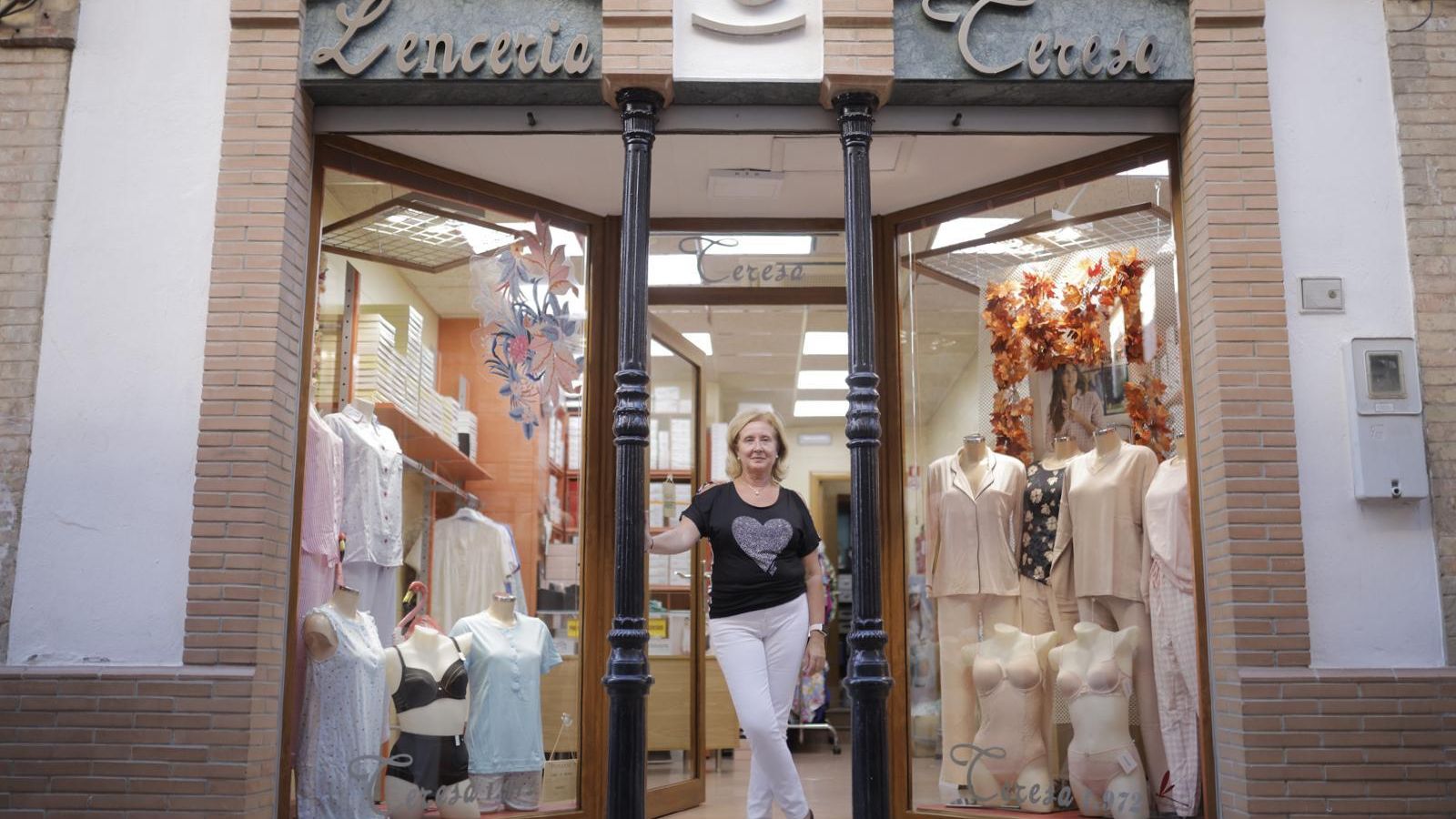 Lencería Teresa, uno de los negocios más antiguos de la Calle Rábida