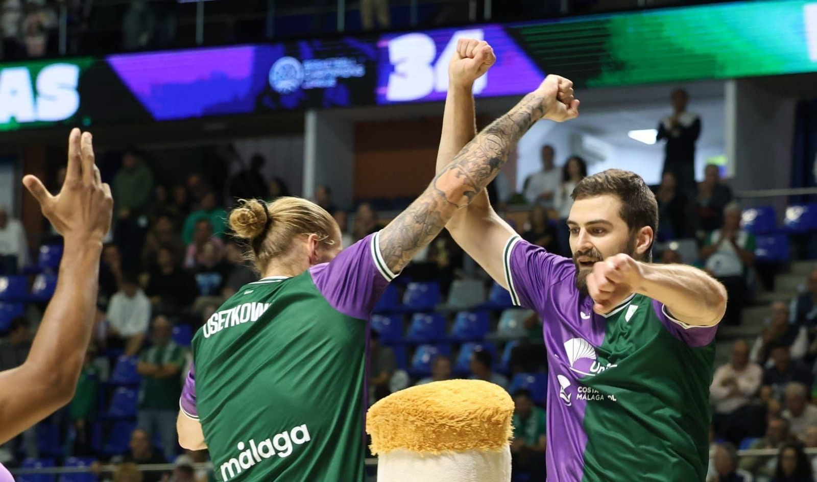 Kravish se saluda con Osetkowski