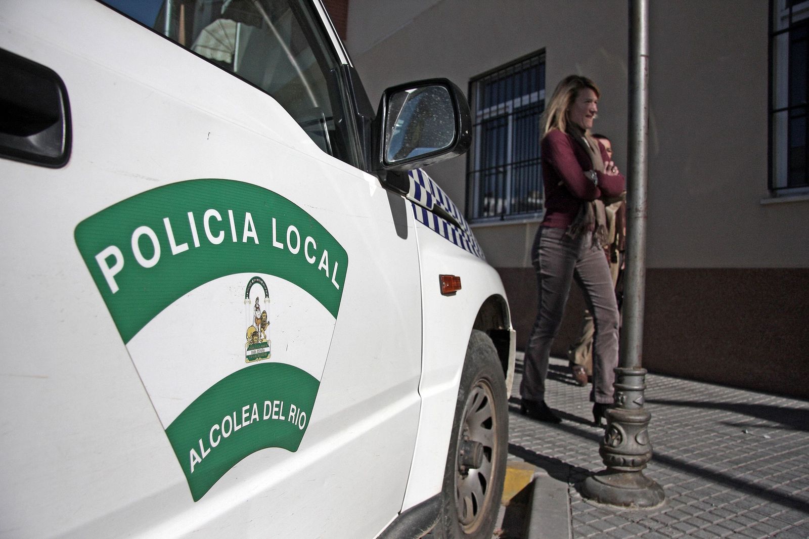 Un vehículo de la Policía Local de Alcolea del Río, en una imagen de archivo.