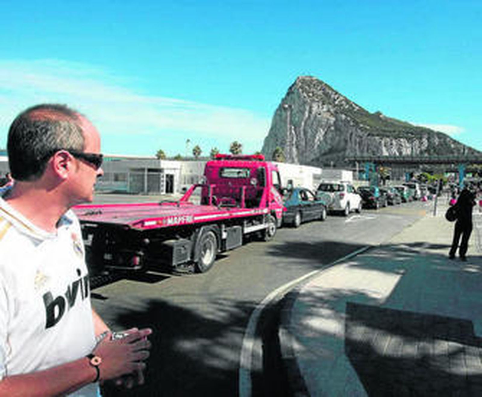 Colas en la frontera con Gibraltar debido a los controles.