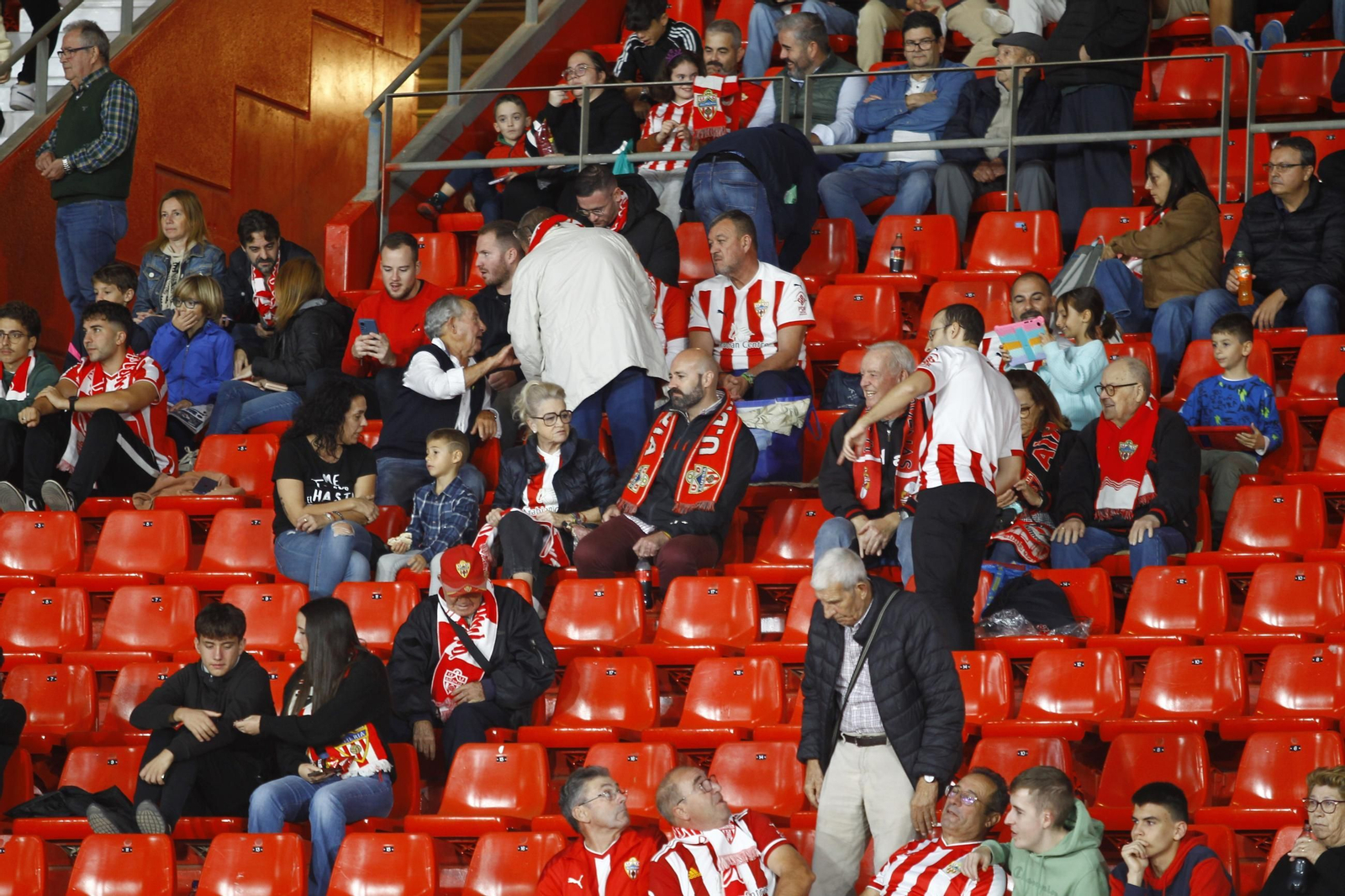 Búscate en las fotos de público del partido U.D. Almería-Deportivo de La Coruña