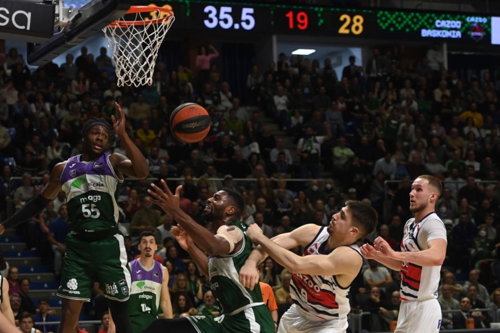 El Unicaja - Cazoo Baskonia, en imágenes