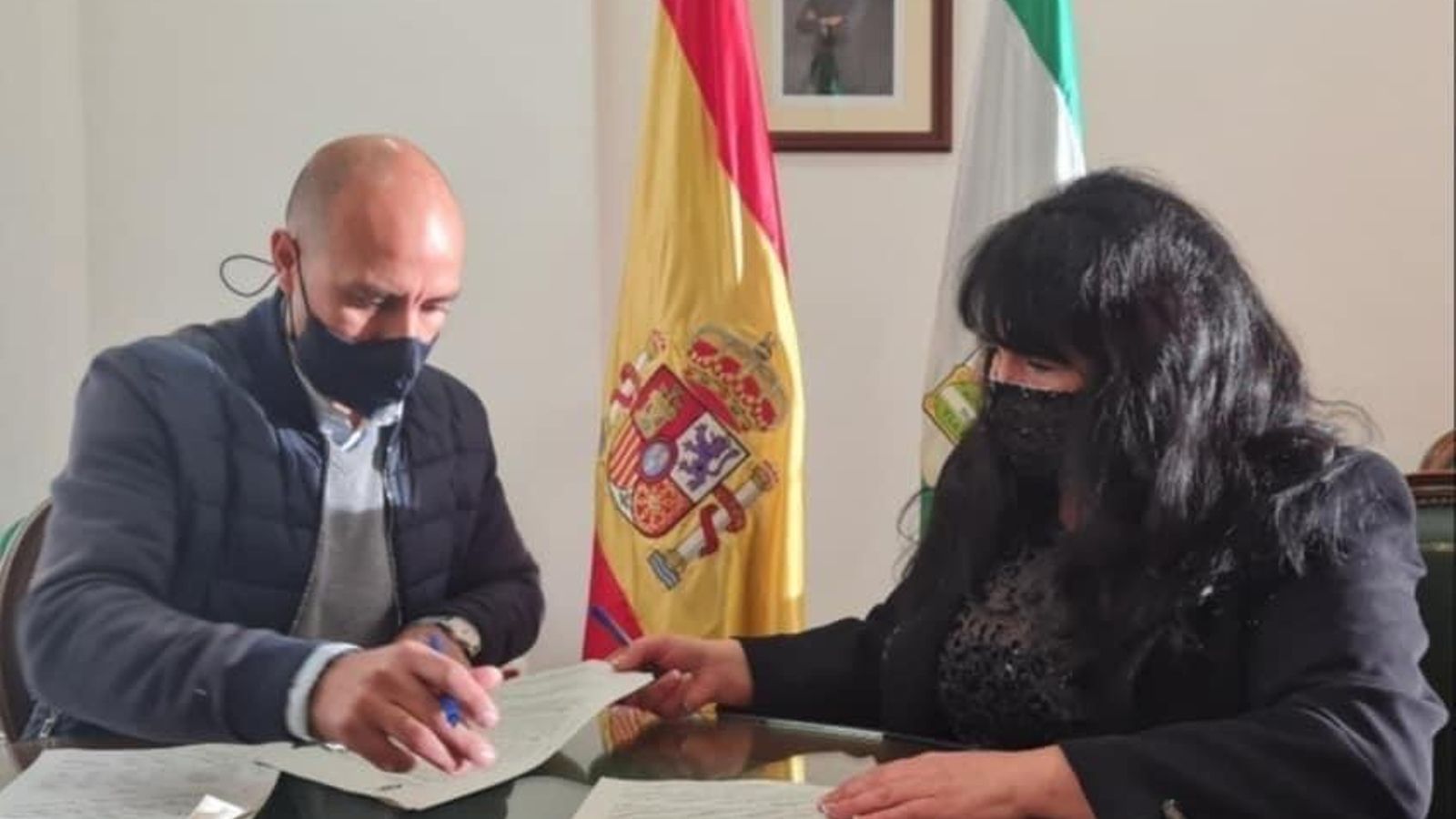Firma del convenio en Otura.