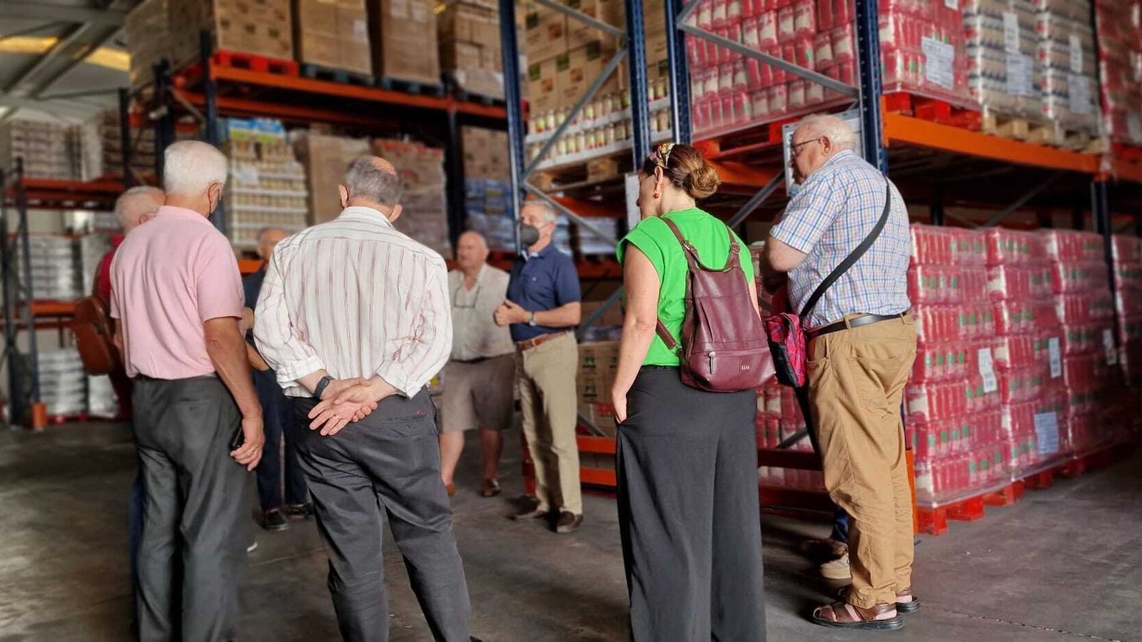 Colectivos isleños visitan el Banco de Alimentos de Cádiz.