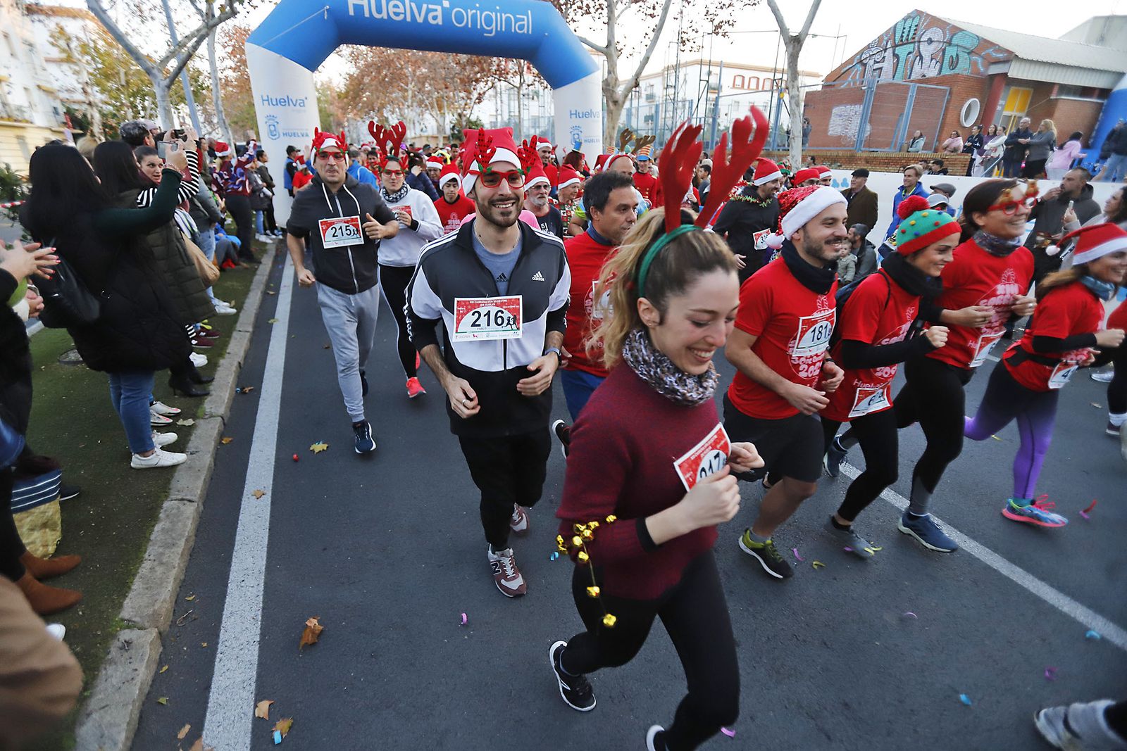 Imágenes de la XIII carrera de San Silvestre en Huelva