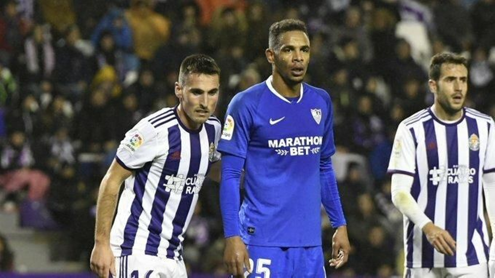 Fernando, vigilado por el ex sevillista San Emeterio, en el Valladolid-Sevilla.