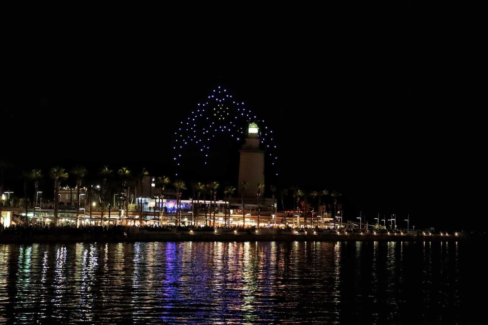 Málaga inaugura su Feria de agosto con el espectáculo de fuegos artificiales