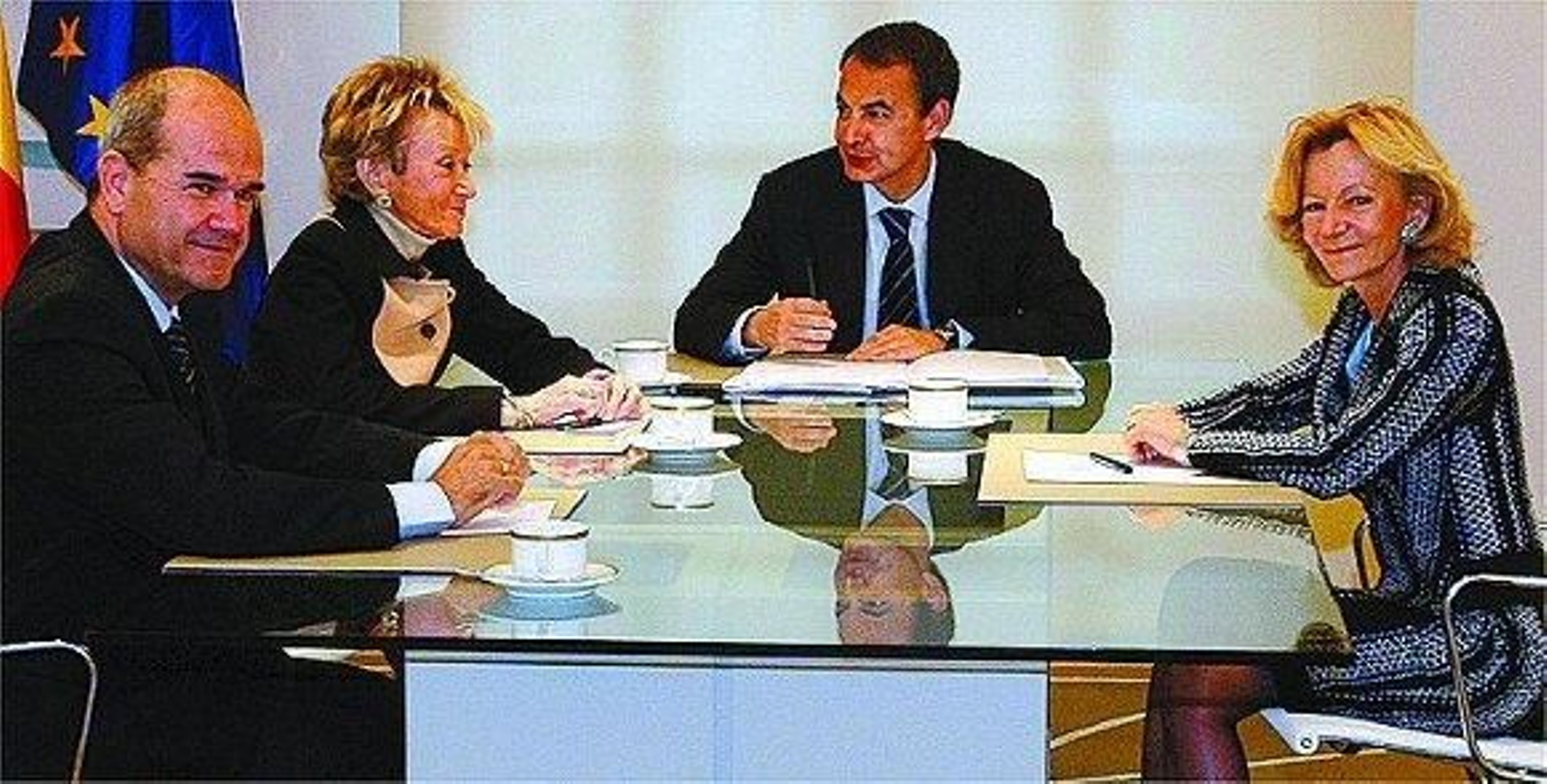 14 de abril de 2009: Reunión del presidente del gobierno con sus tres vicepresidentes: Manuel Chaves, Maria Teresa Fernandez de la Vega y Elena Salgado.

Foto: Reuters