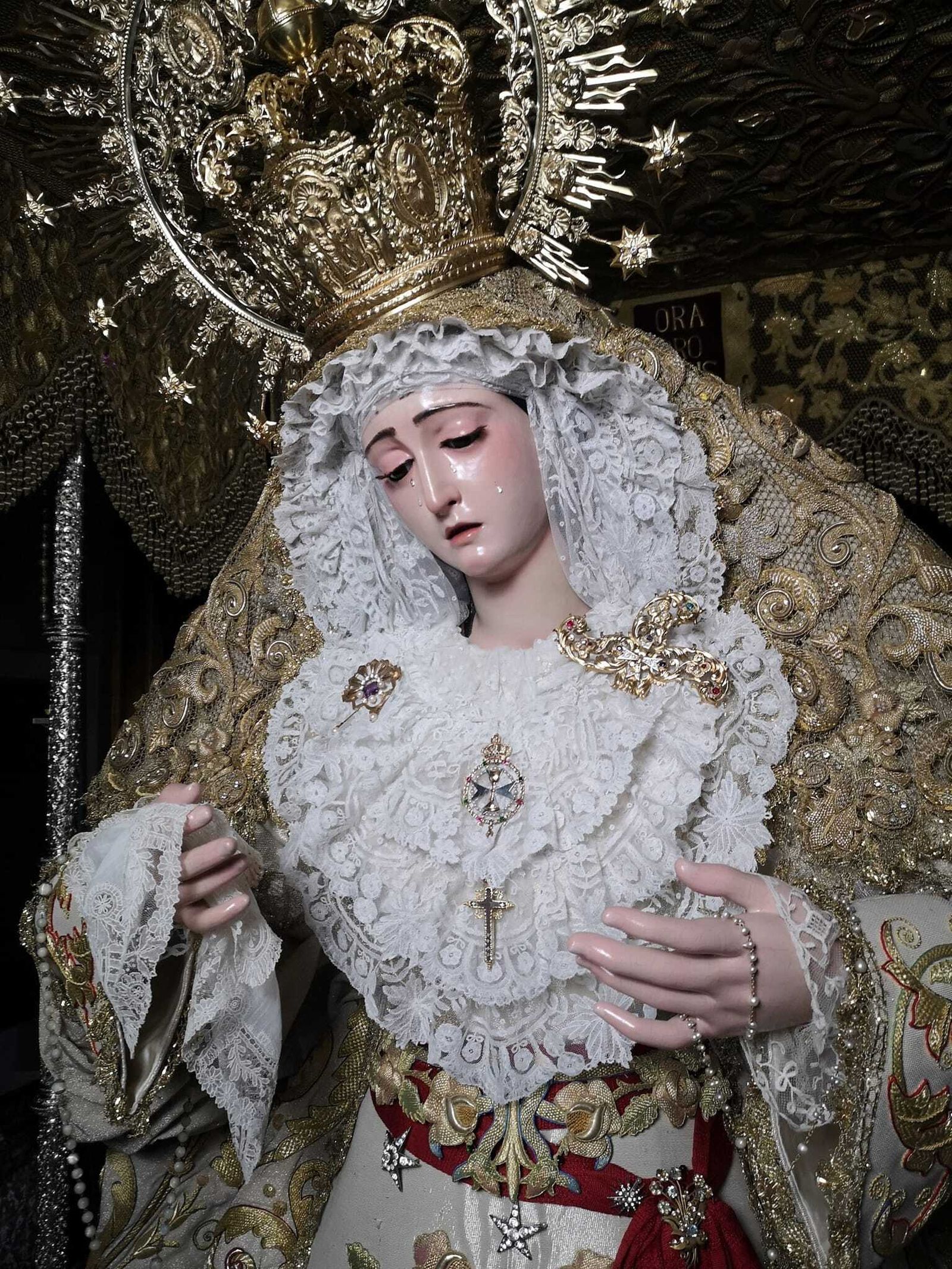 La Virgen del Rosario, ya preparada para un nuevo Jueves Santo.