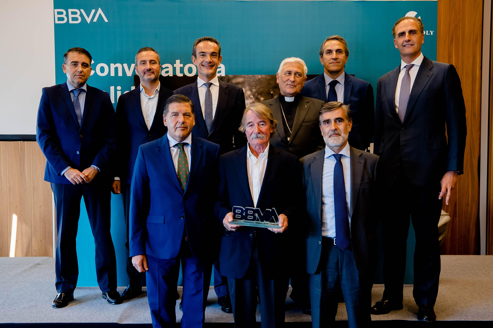 En la fila de arriba empezando por la izquierda, Luis Cerezo de Molina, Francisco García Colmena, Francisco Javier Jerez, el obispo Rafael Zornoza, Manuel Fernández Armenteros y Luis Vadillo. Abajo en el mismo orden, José María Espinar, Francisco Quijada y Antonio Linares, en el Hotel Parador Atlántico de Cádiz.