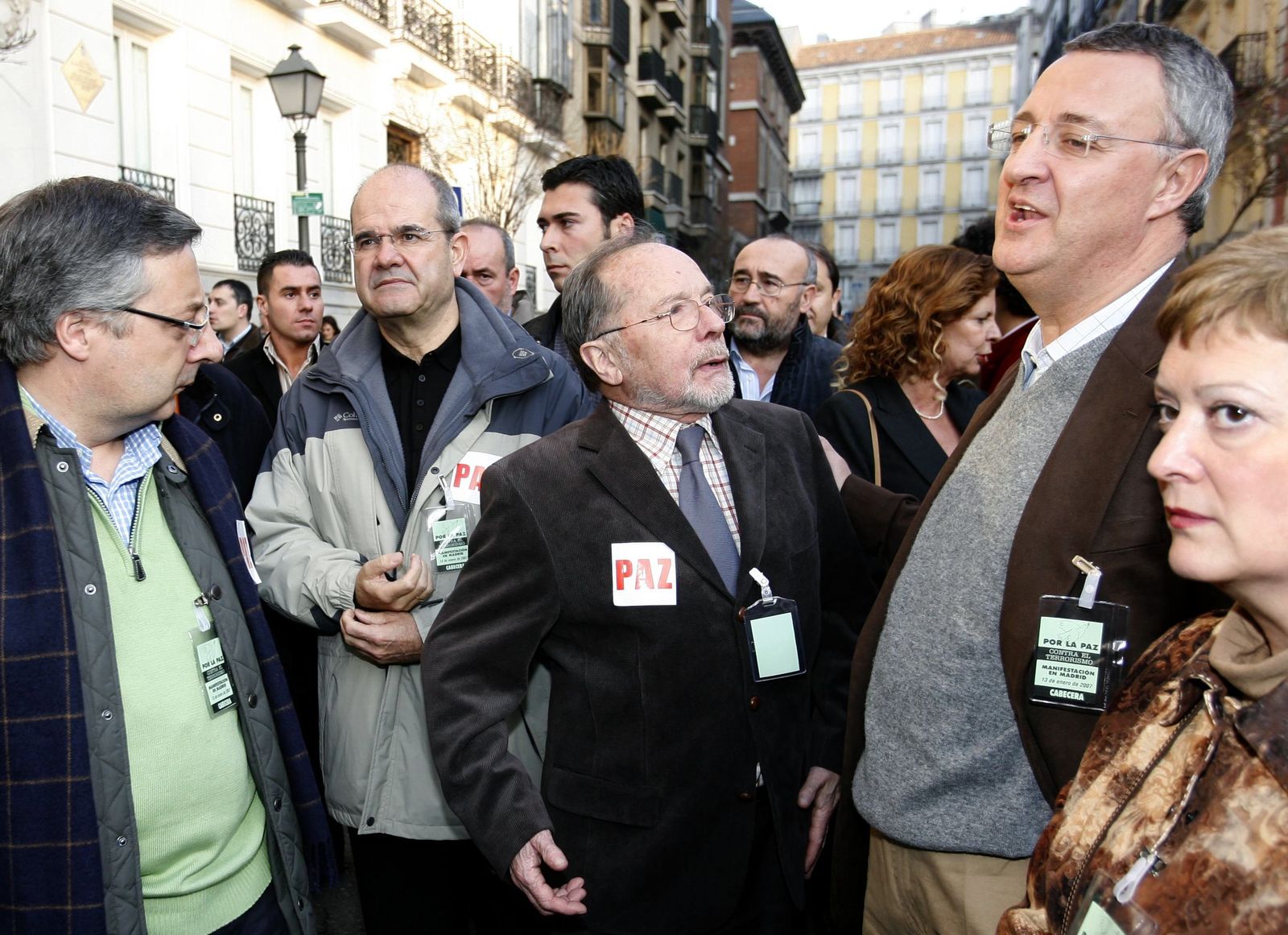 En el centro José Ramón Rekalde, a quien intentó asesinar Juan Carlos Besance cuando era consejero del Gobierno vasco.