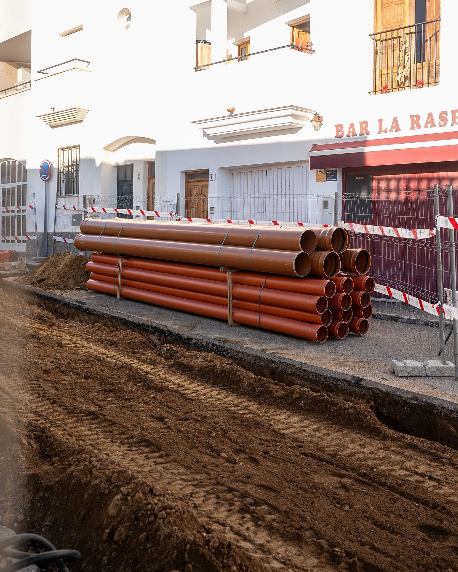 Así avanza el nuevo paseo peatonal hasta el mar de Las Negras con 'miradores al pasado'