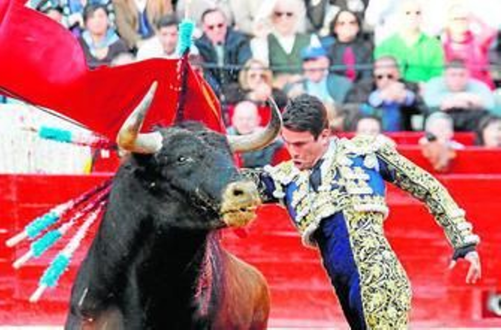 Manzanares, triunfador del ciclo del año pasado, en un pase de pecho.