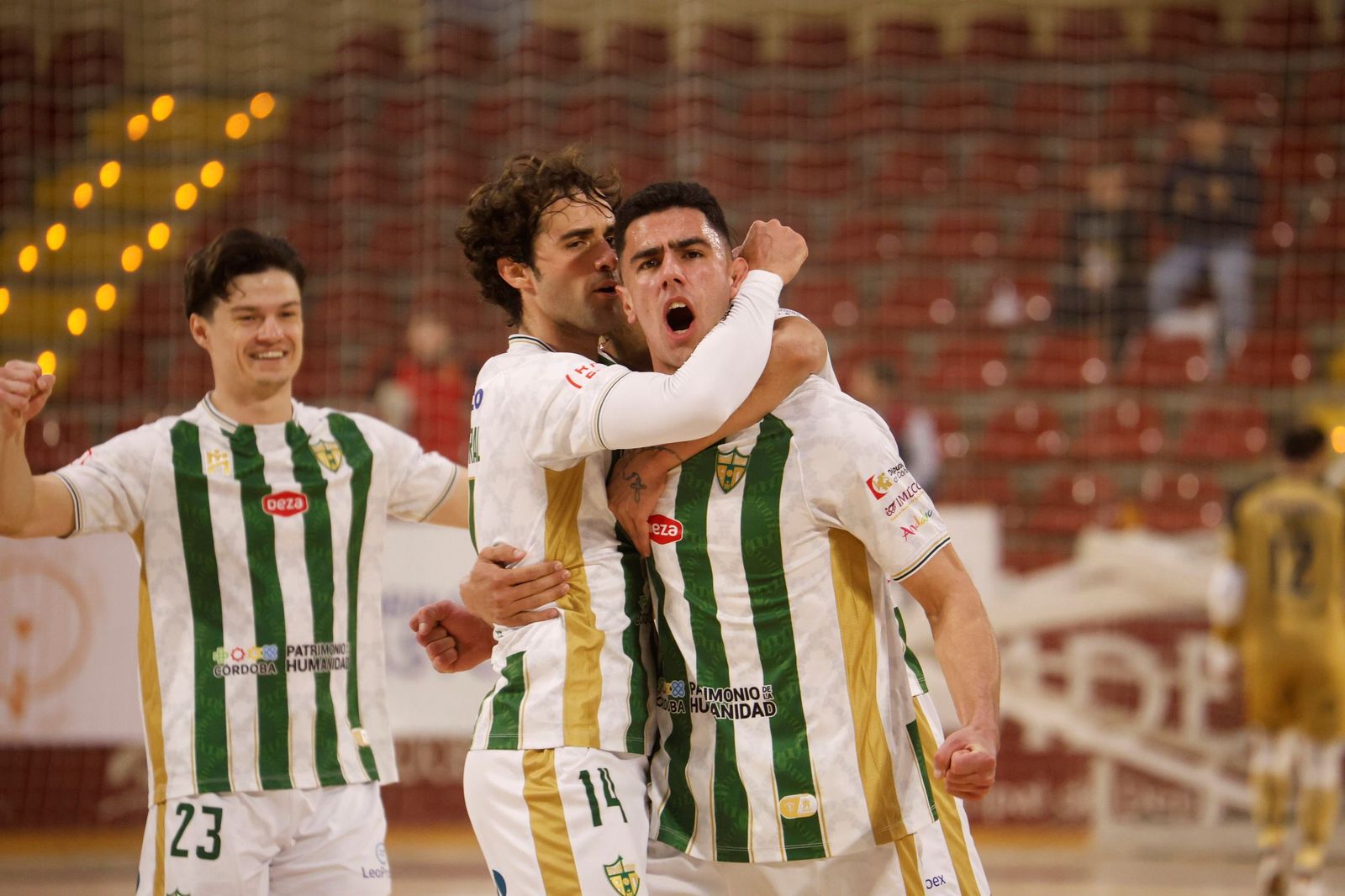 Las mejores fotos del ambiente en Vista Alegre para el Córdoba Futsal - O Parrulo Ferrol