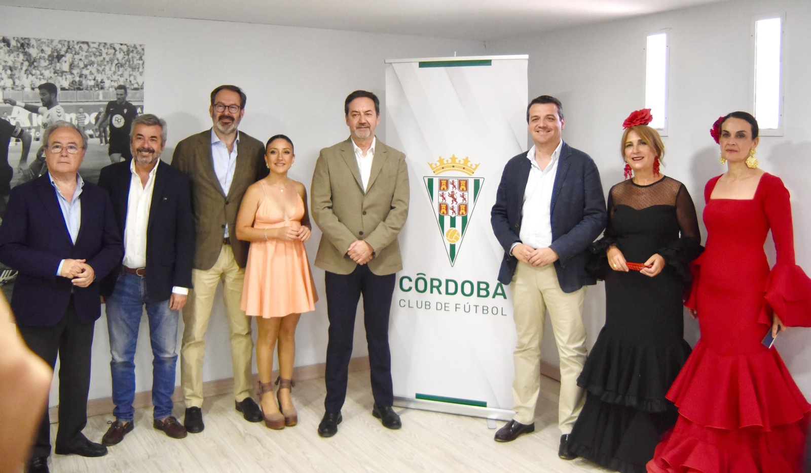 Las mejores imágenes de un lunes de Feria en Córdoba cargado de comidas de empresa y recepciones