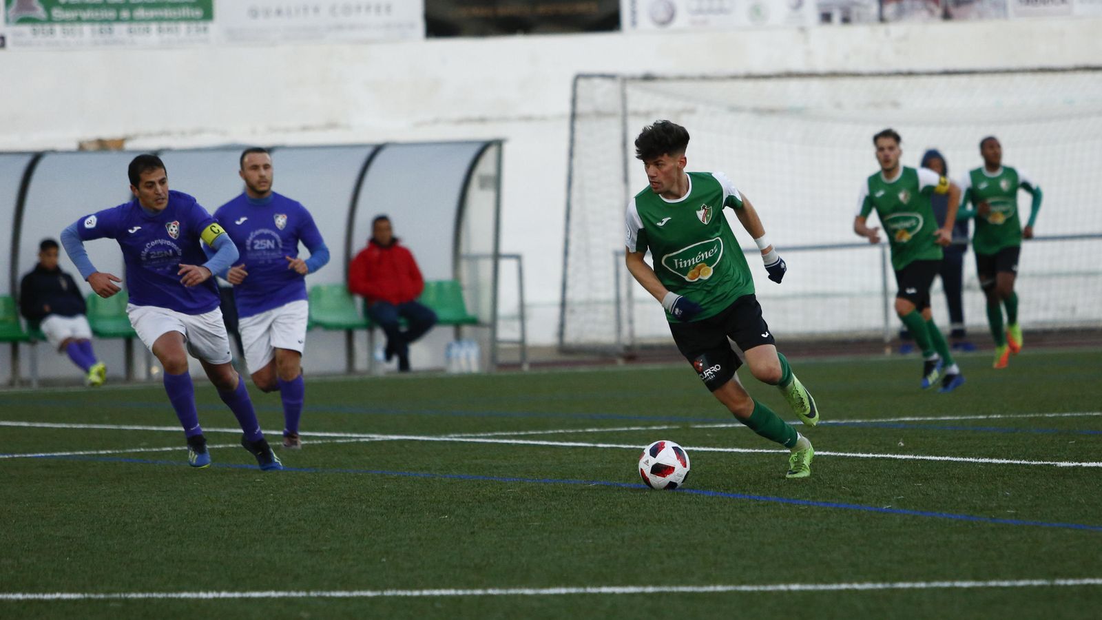 Los hueteños se dieron un festín ante el colista.