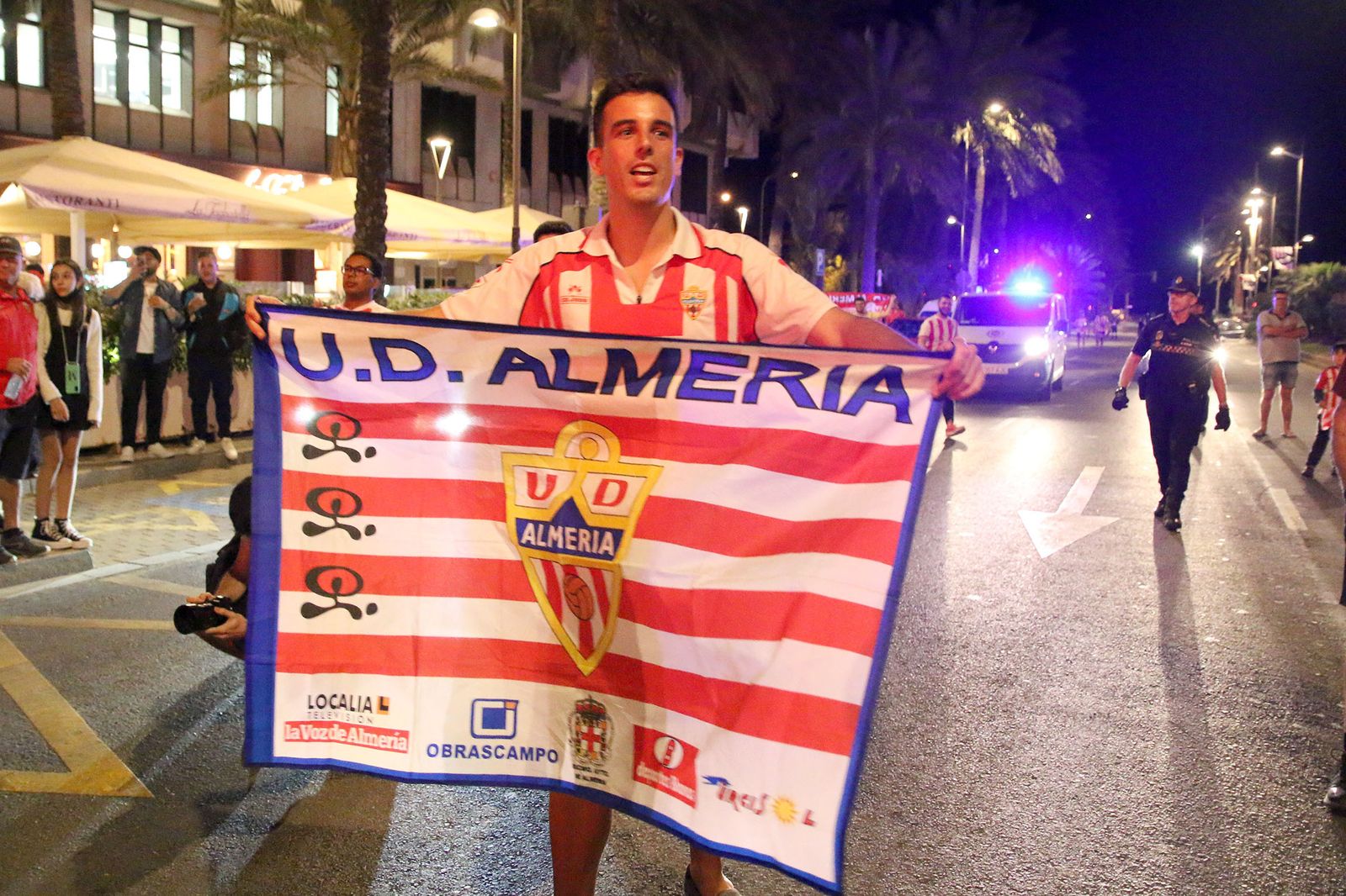 Las imágenes de la celebración del ascenso del Almería en la Plaza de las Velas