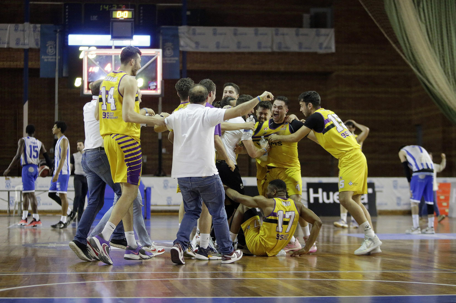 Imágenes del UE Mataró-Huelva Comercio en el Andrés Estrada