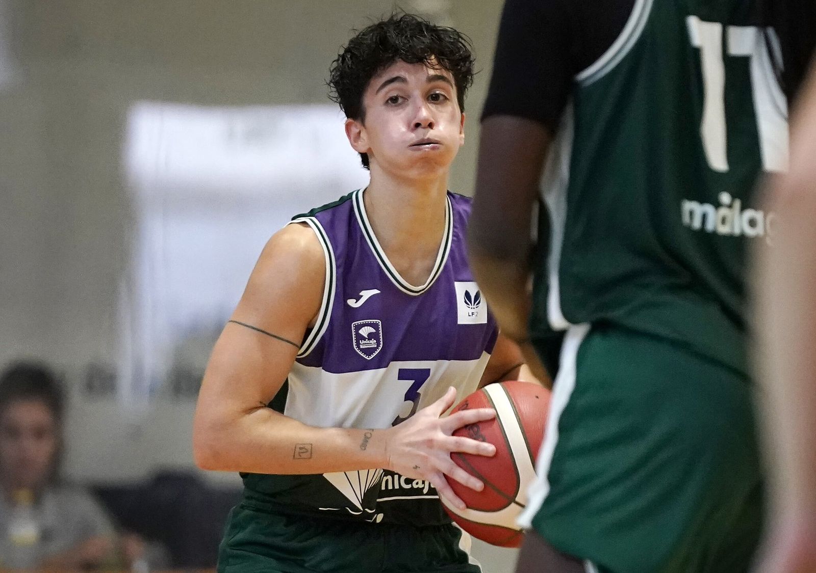 Salomé García con el balón.