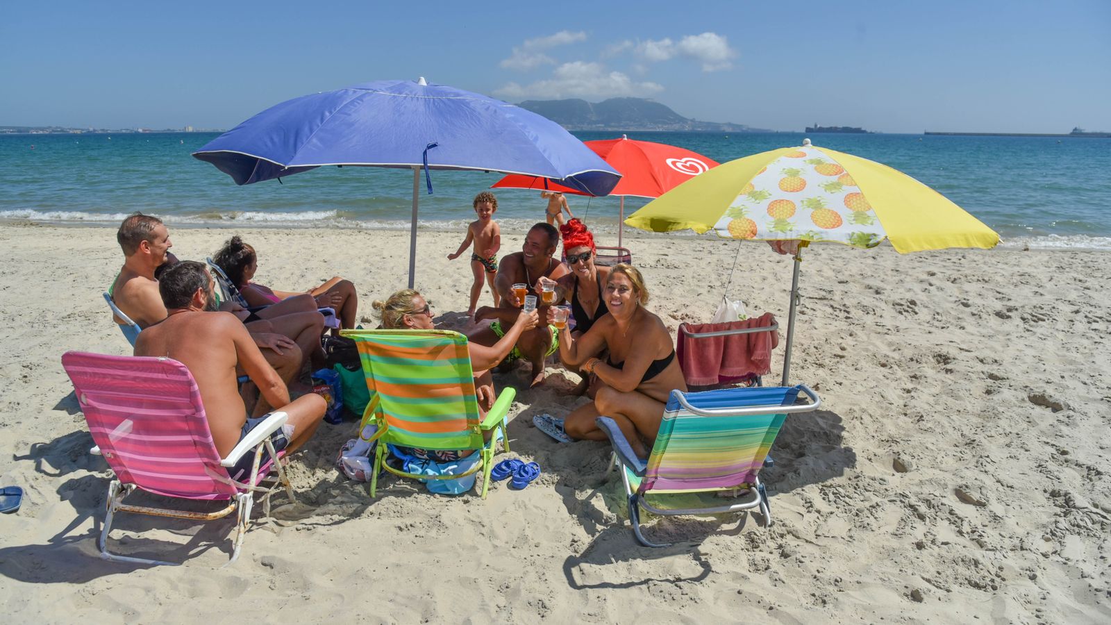 Las fotos del ultimo domingo de la temporada oficial de playas en Algeciras