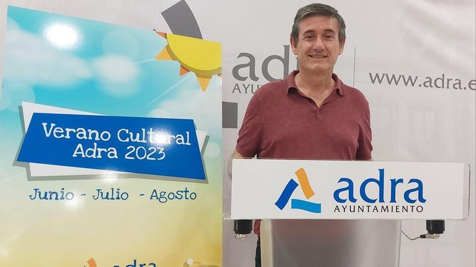 Manuel Cortés, alcalde de Adra, en la presentación del programa de actividades veraniego.
