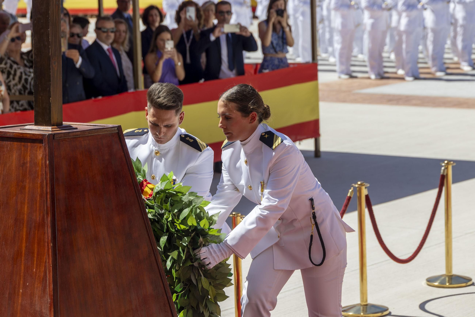 Las imágenes de la entrega de despachos a los nuevos suboficiales de la Armada Las imágenes de la entrega de despachos a los nuevos suboficiales de la Armada
