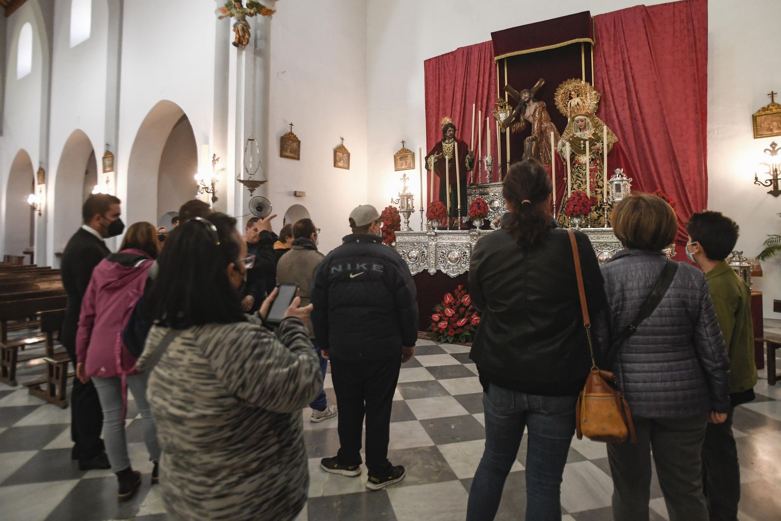 Fotos: el Zaidín visita a la hermandad el Trabajo en el Corpus Christi