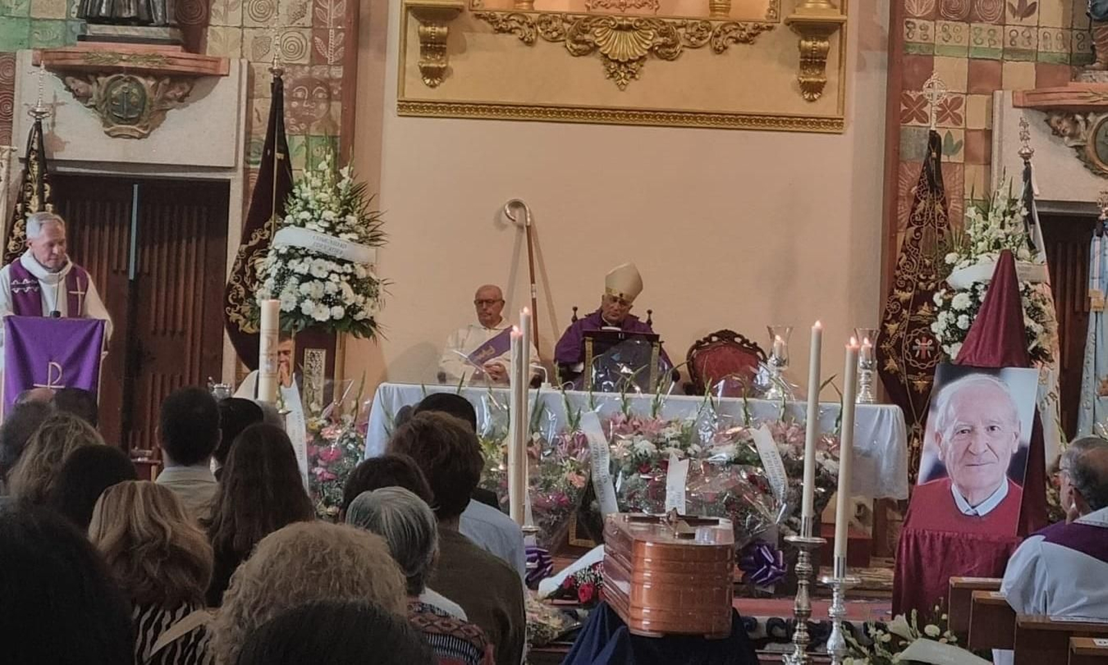 Un momento del funeral del padre Antonio Rodríguez.