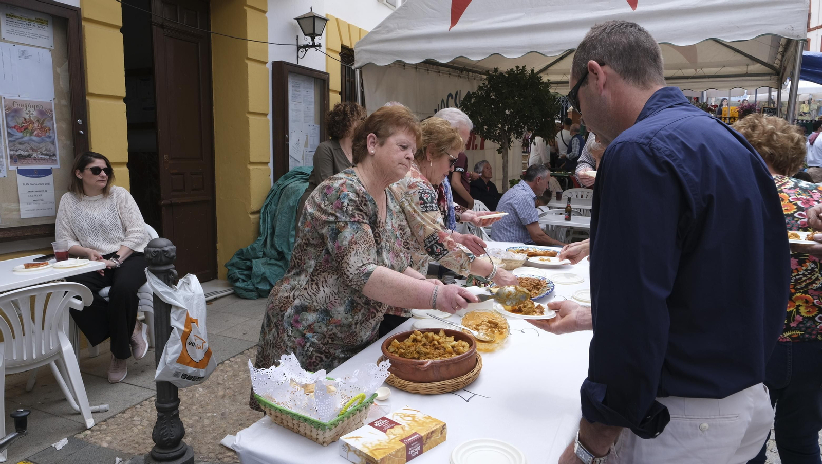 Imágenes de la paella popular en las Fiestas de Canjáyar