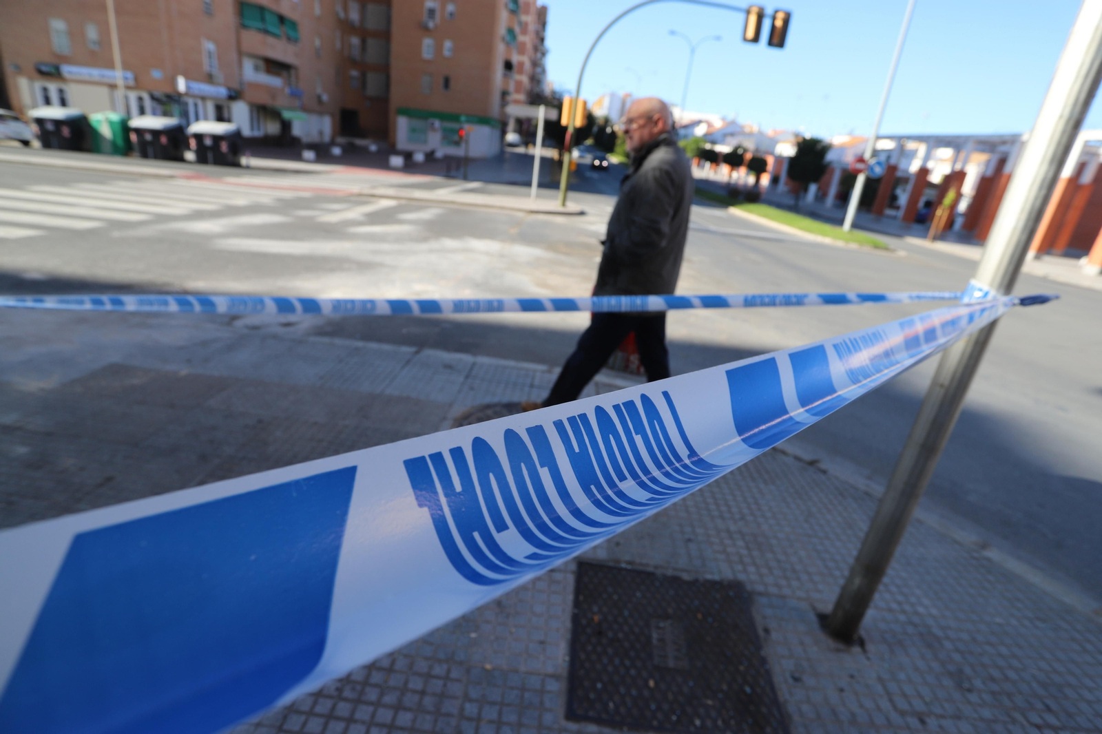 Imágenes del lugar del accidente que le costó la vida a una joven de 22 años en Fuerzas Armadas, Huelva