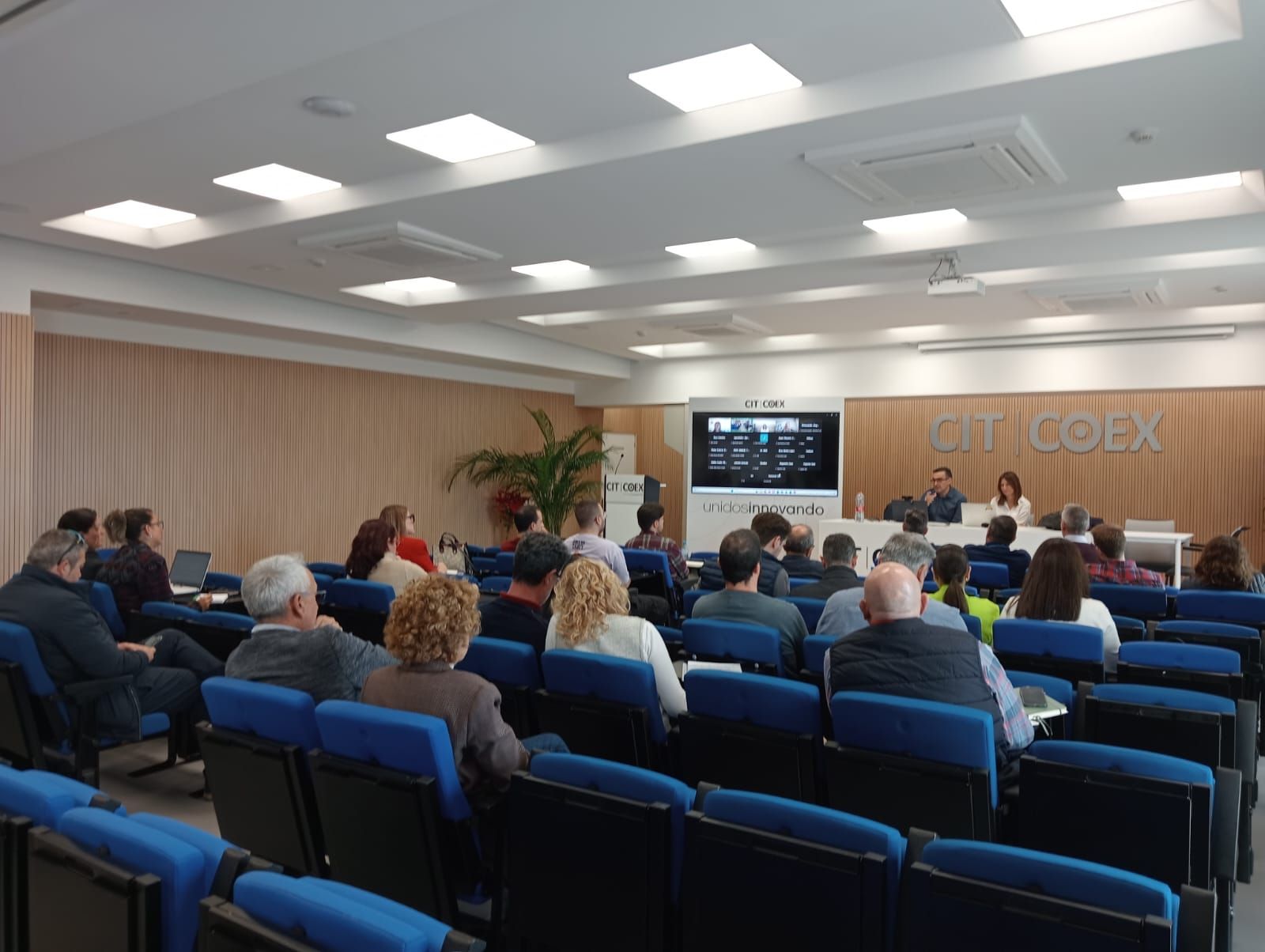 Reunión en la sede de Coexphal.