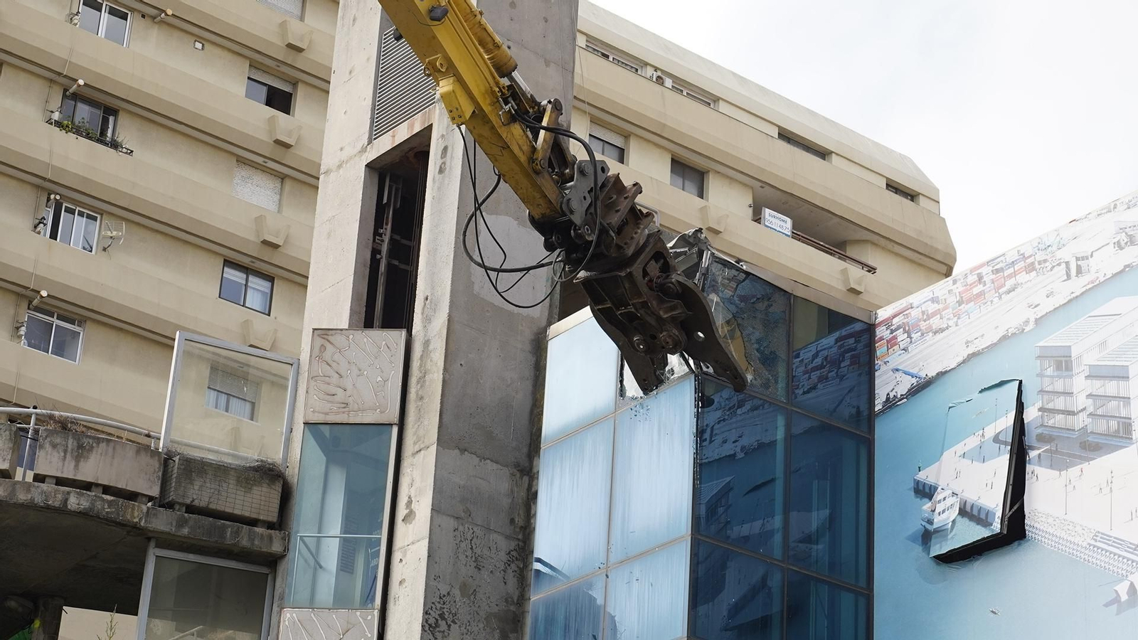 Fotografías de la demolición del edificio escalinata en Algeciras