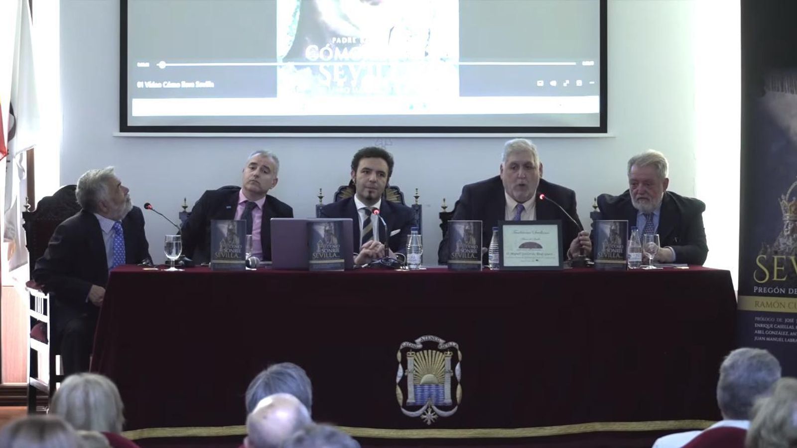 Momento de la presentación en el Ateneo