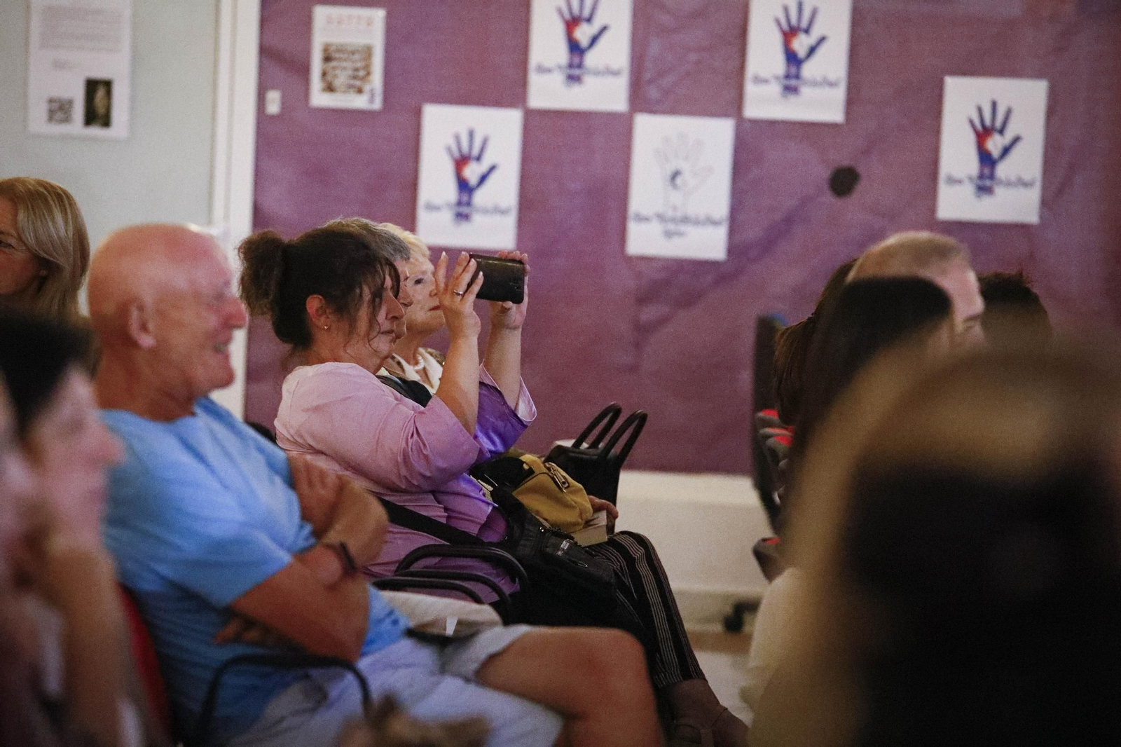 Las imágenes de la presentación del libro "El Clan" de Carmen Mola en Mojácar