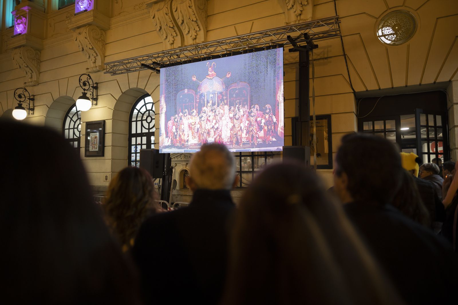 Ambiente en la final  del Carnaval Colombino