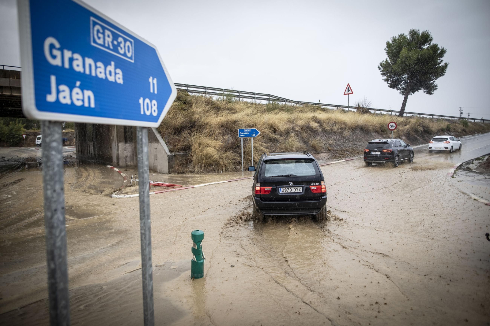 Inundacion de una carretera en Otura el pasado año.