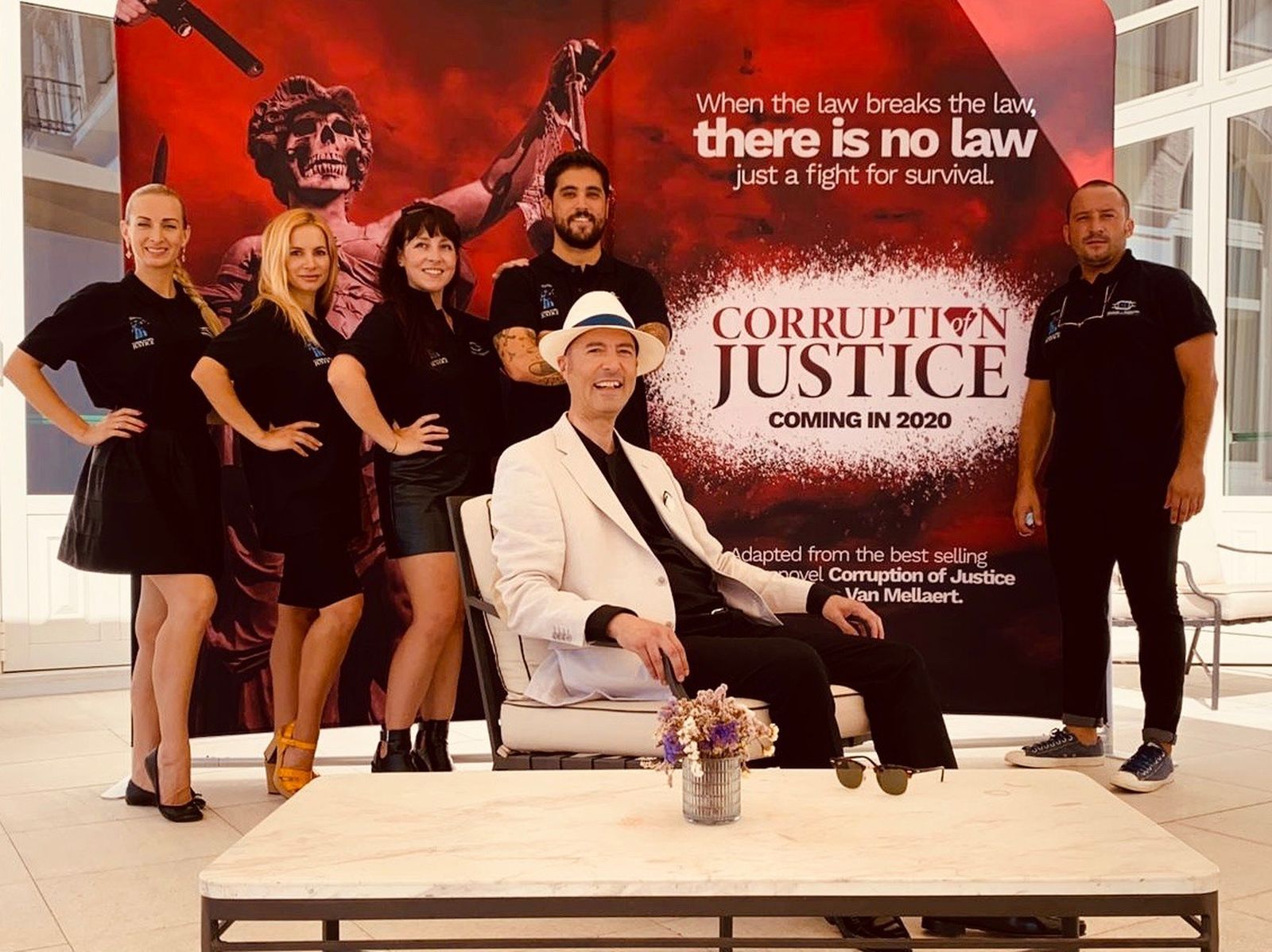 El equipo de producción de Wanda Halcyon Television con George Van Mellaert y José Carmelo y José María de Hormiguea