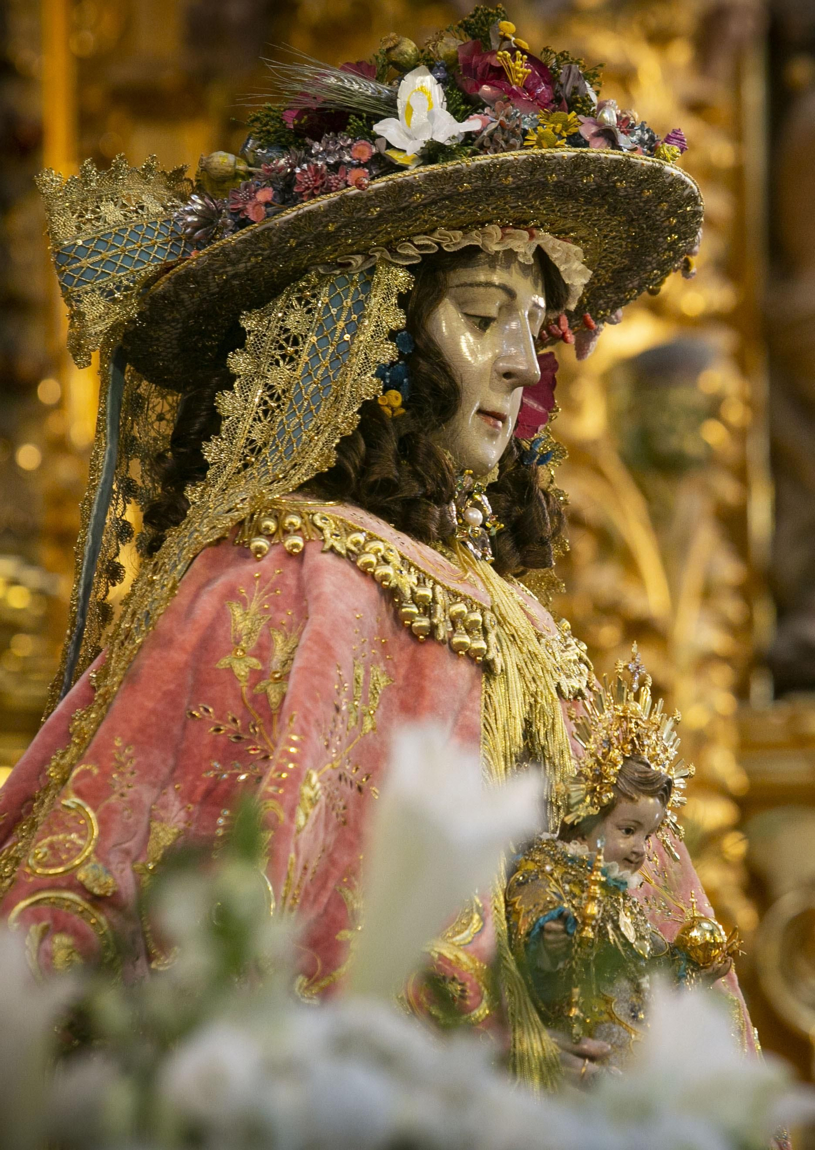 Imágenes de la Virgen del Rocío vestida de Pastora para La Venida de 2019