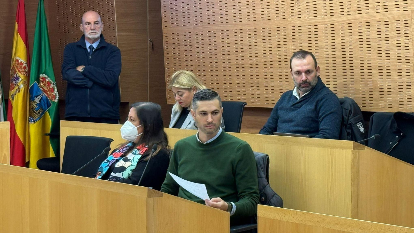 Ángel González, en primer plano en el último pleno ordinario.