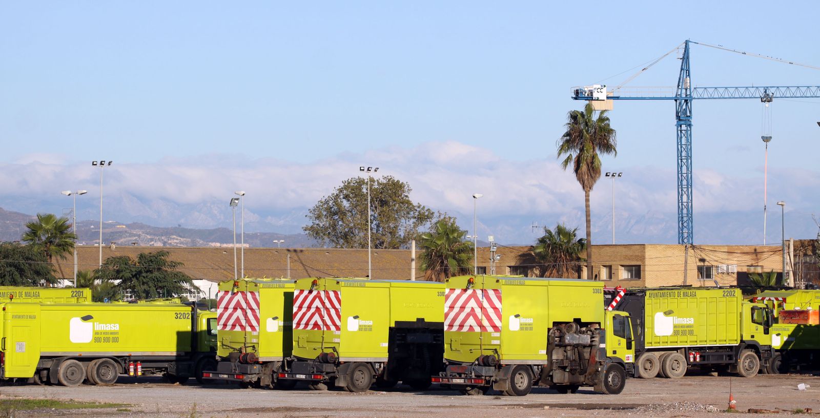 Imagen de archivo de los camiones de Limasa en las instalaciones del Camino de la Térmica.