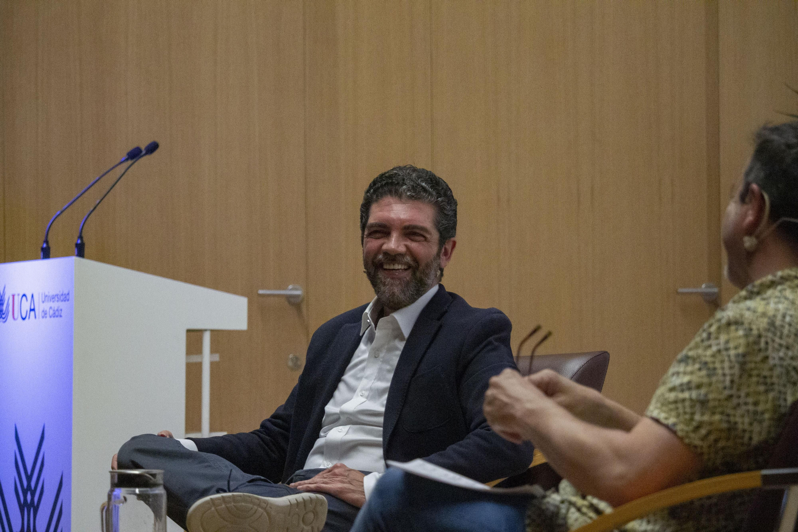 Fotos de la presentación del disco "Las Huellas de Dios" de José Carlos Gómez en la UCA
