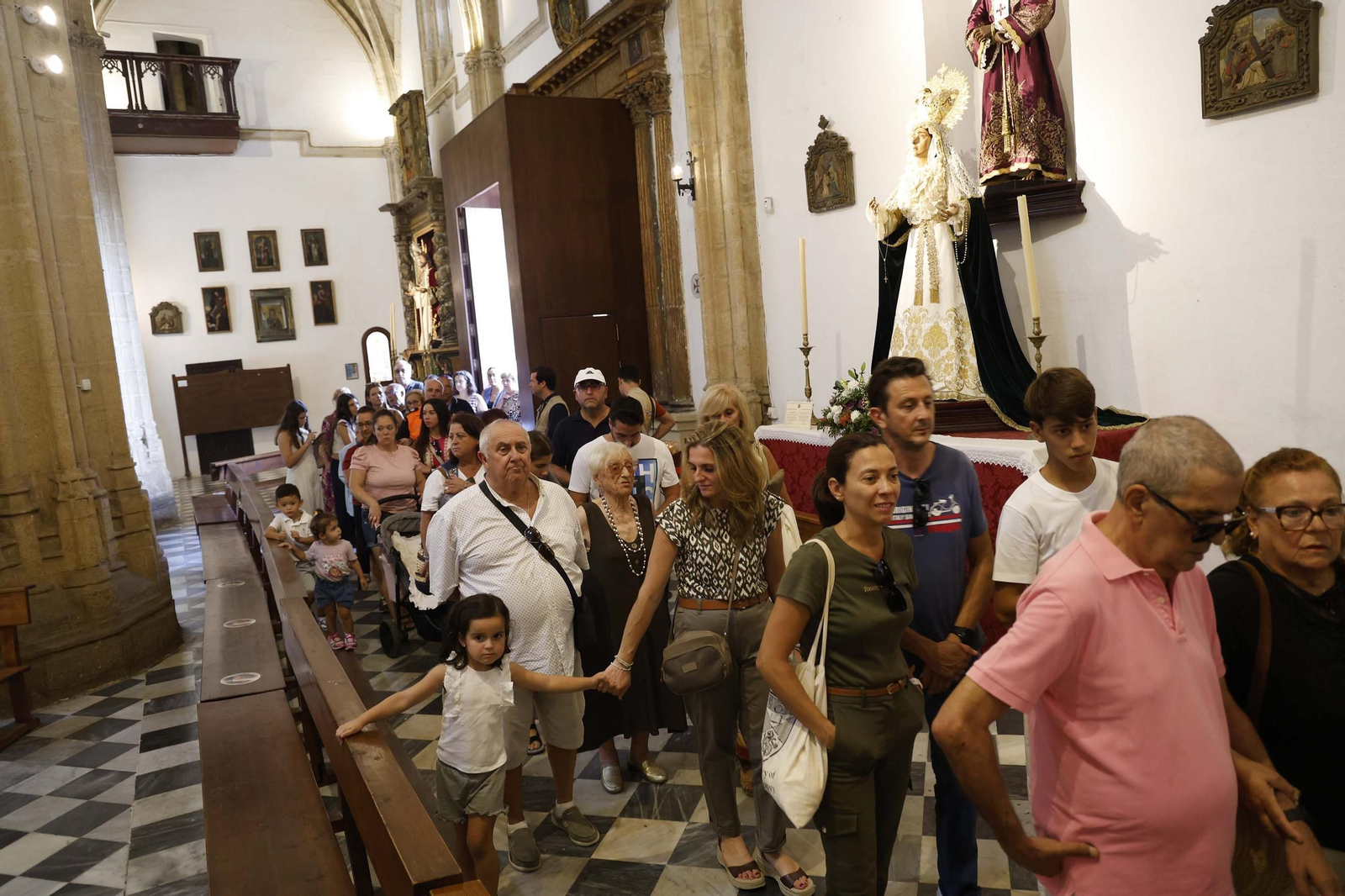 Las fotos del paso bajo el manto de la Virgen de la Luz de Tarifa